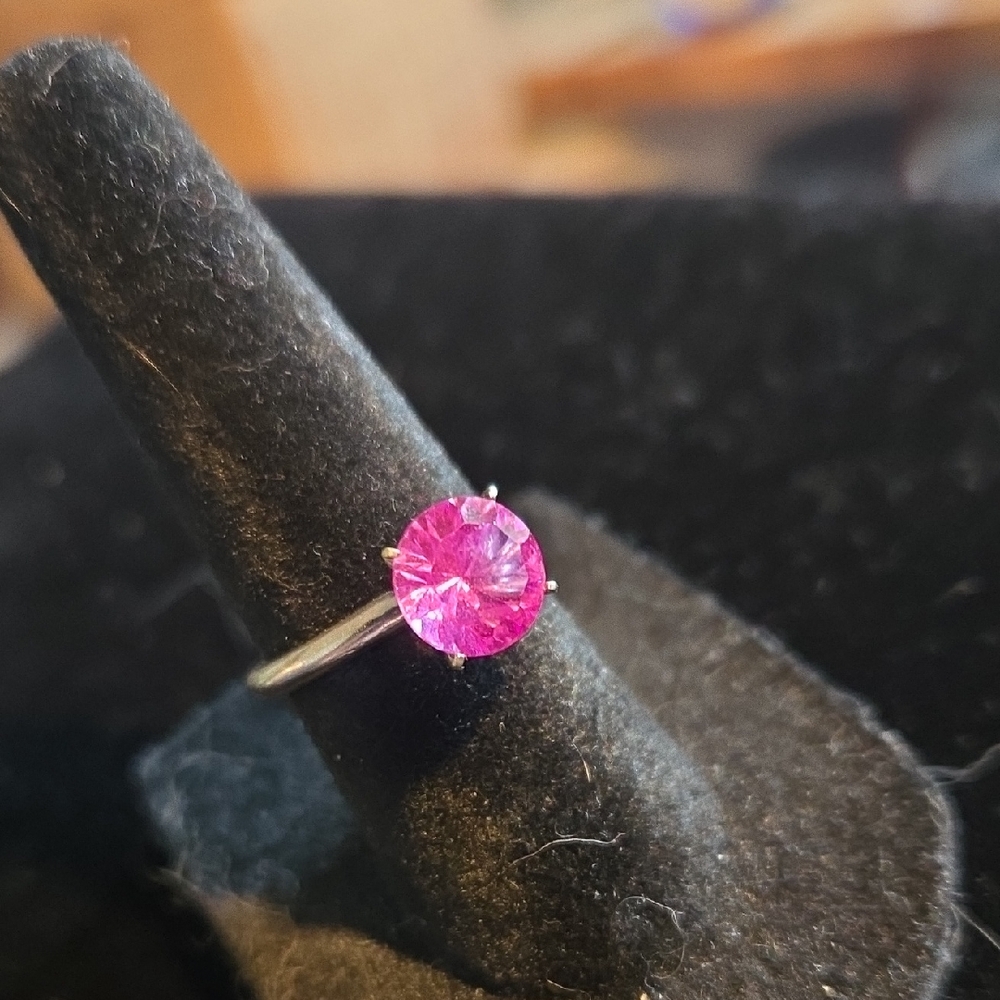 10K Pink Sapphire Solitaire Round-Cut Ring - 
1.73 grams.   Size 6